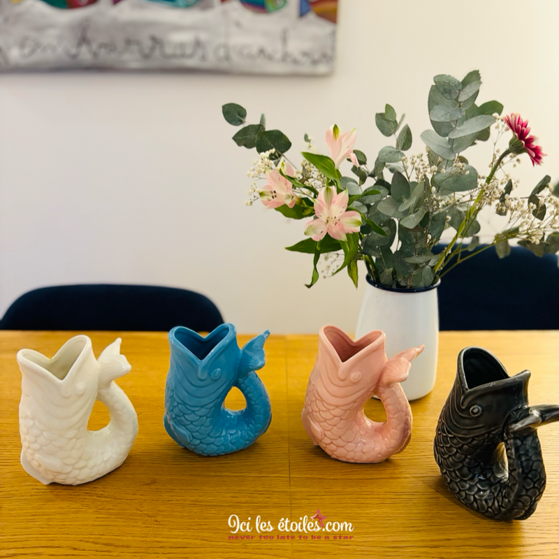 Vase poisson rose