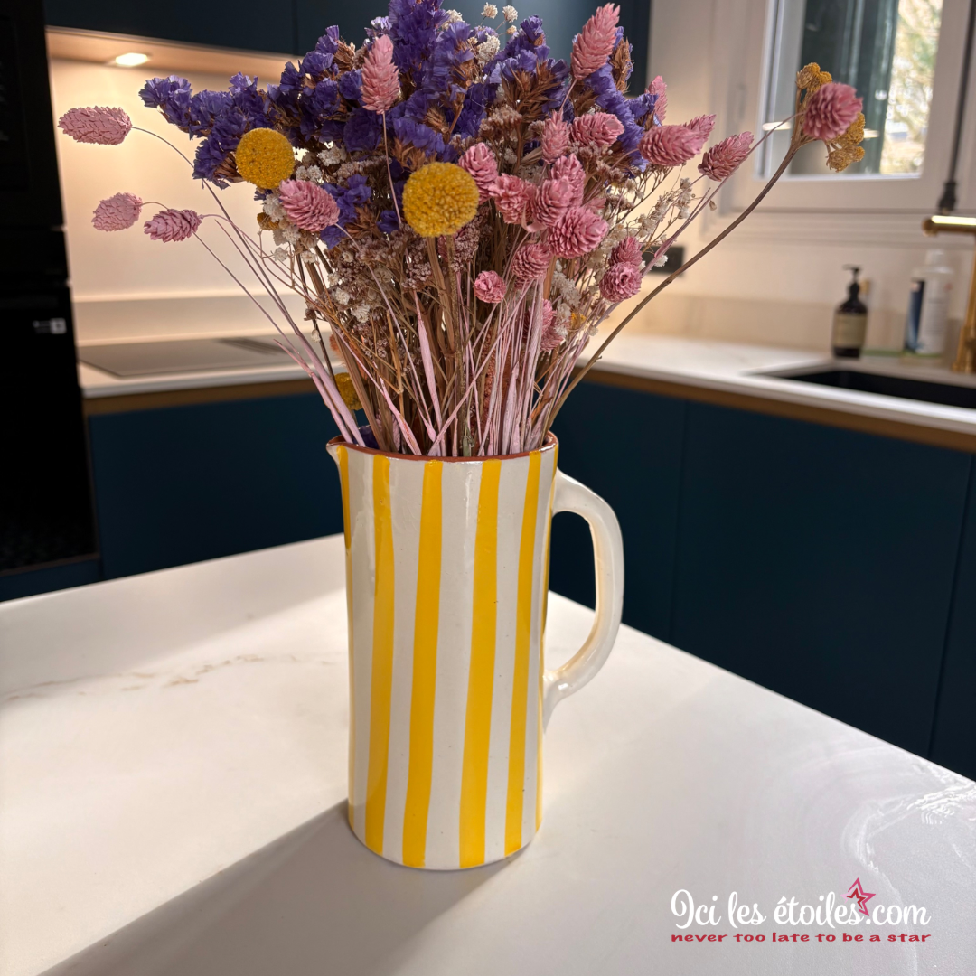 Vase/ pichet à rayures jaunes