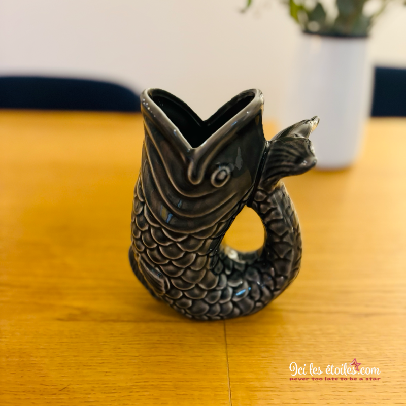 Vase poisson noir