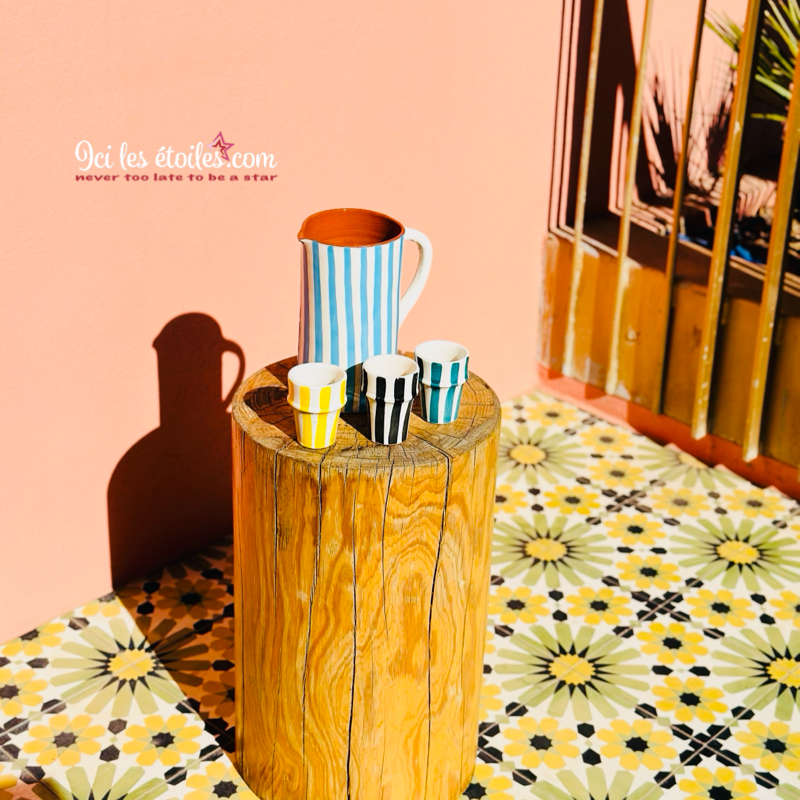 Vase/ pichet à rayures bleues
