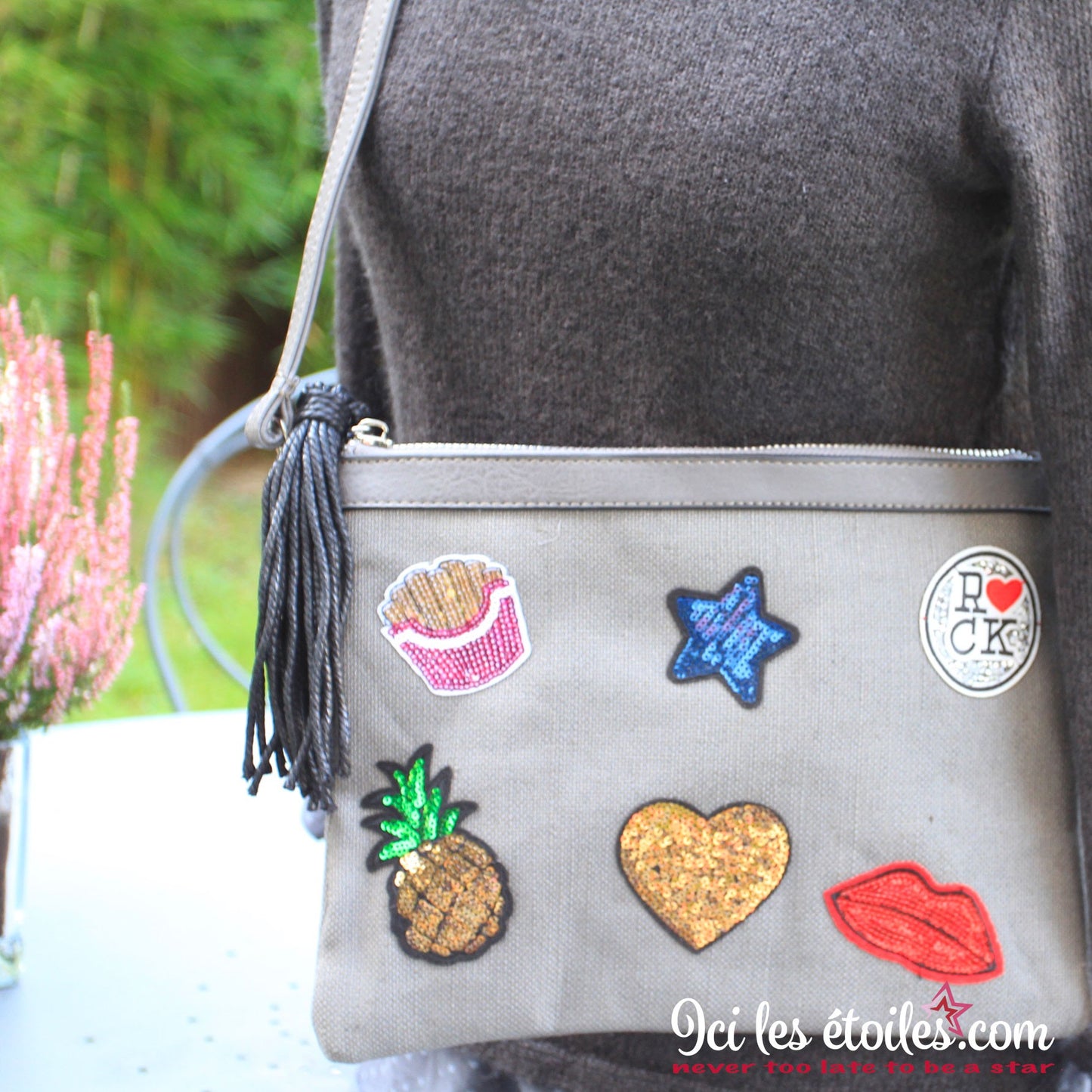Grande pochette stickers grise