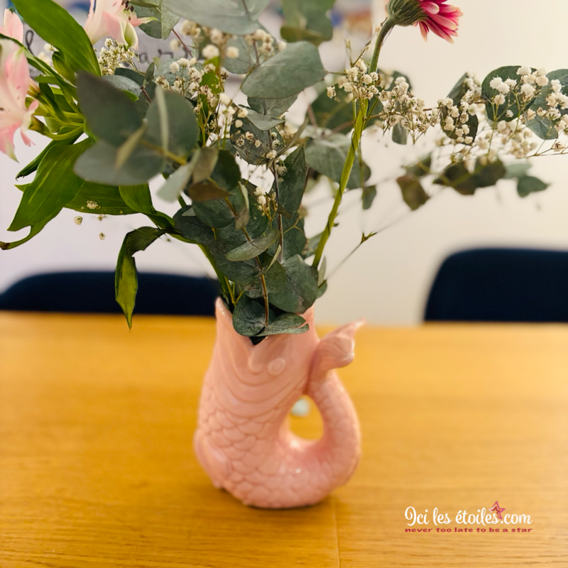 Vase poisson rose