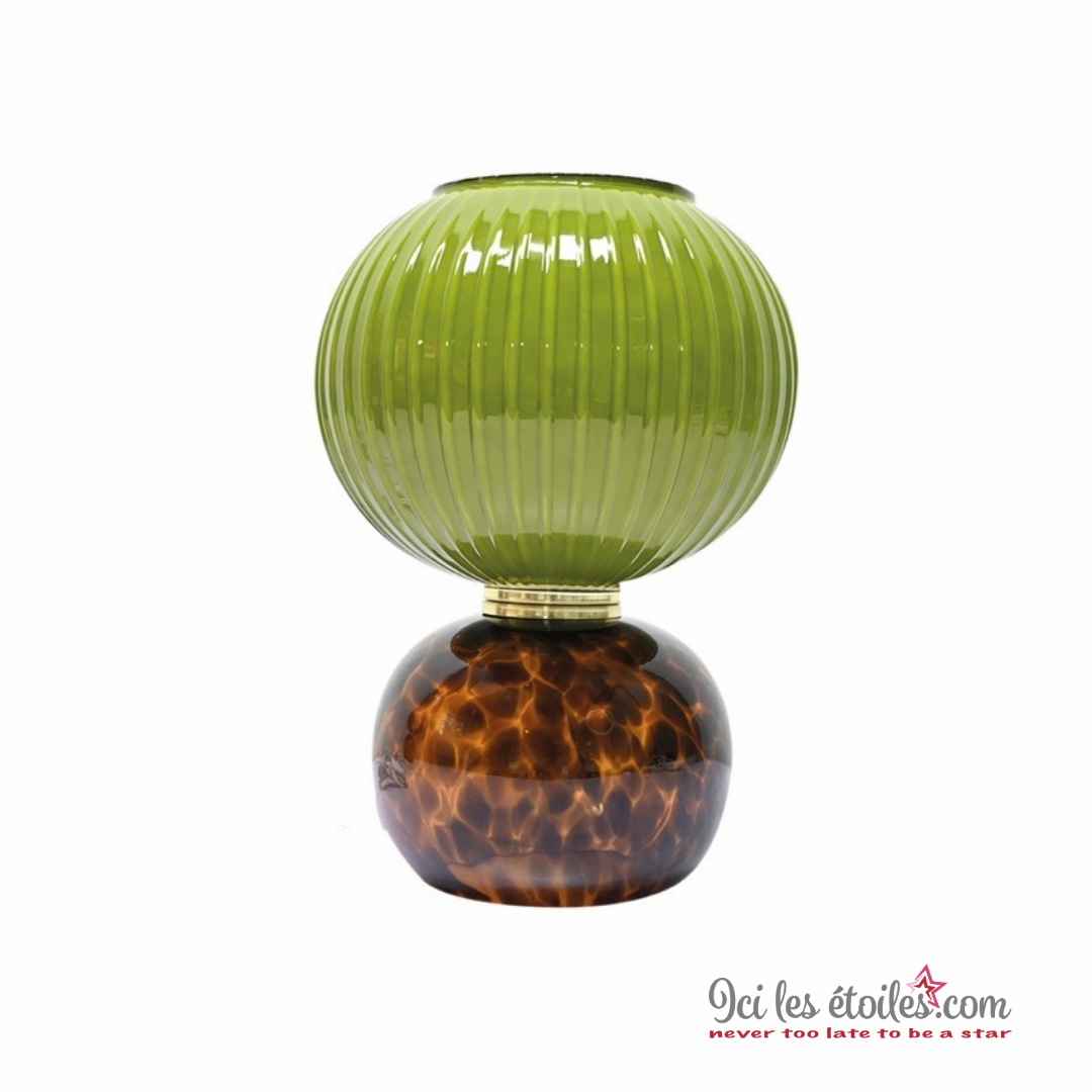 Lampe boule kaki et motif léopard