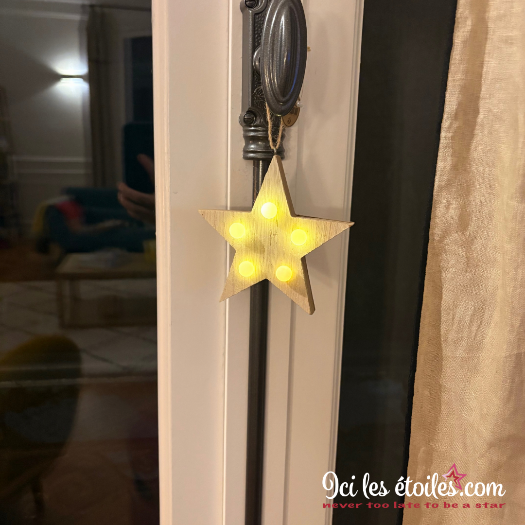 Étoile lumineuse en bois
