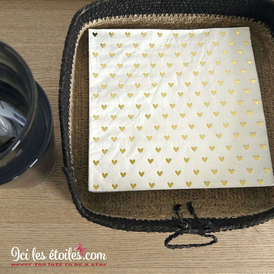 Lot de 20 serviettes blanches cœurs dorés en papier recyclé