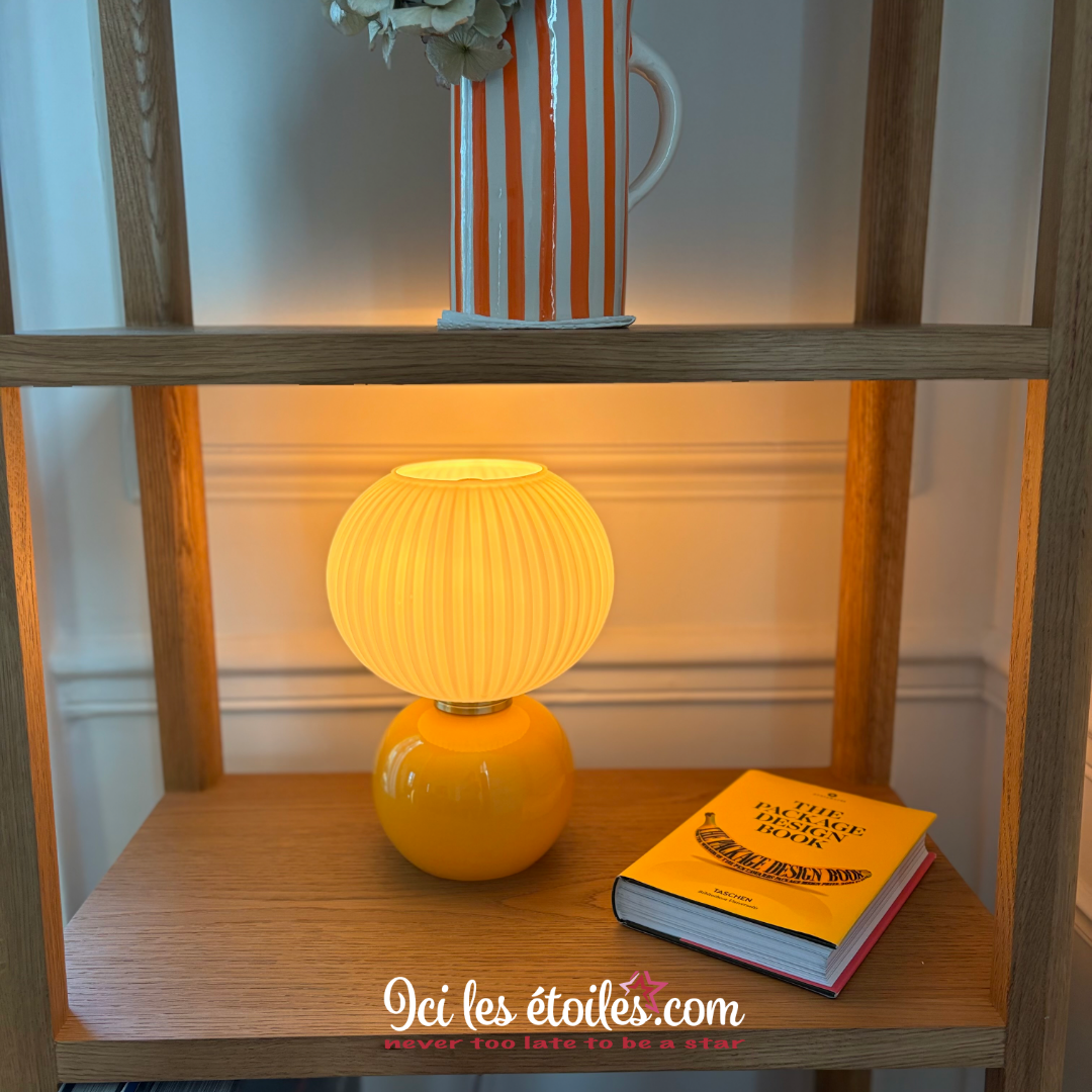 Lampe boule jaune en verre
