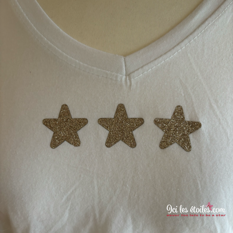 Tee-shirt blanc étoiles dorées