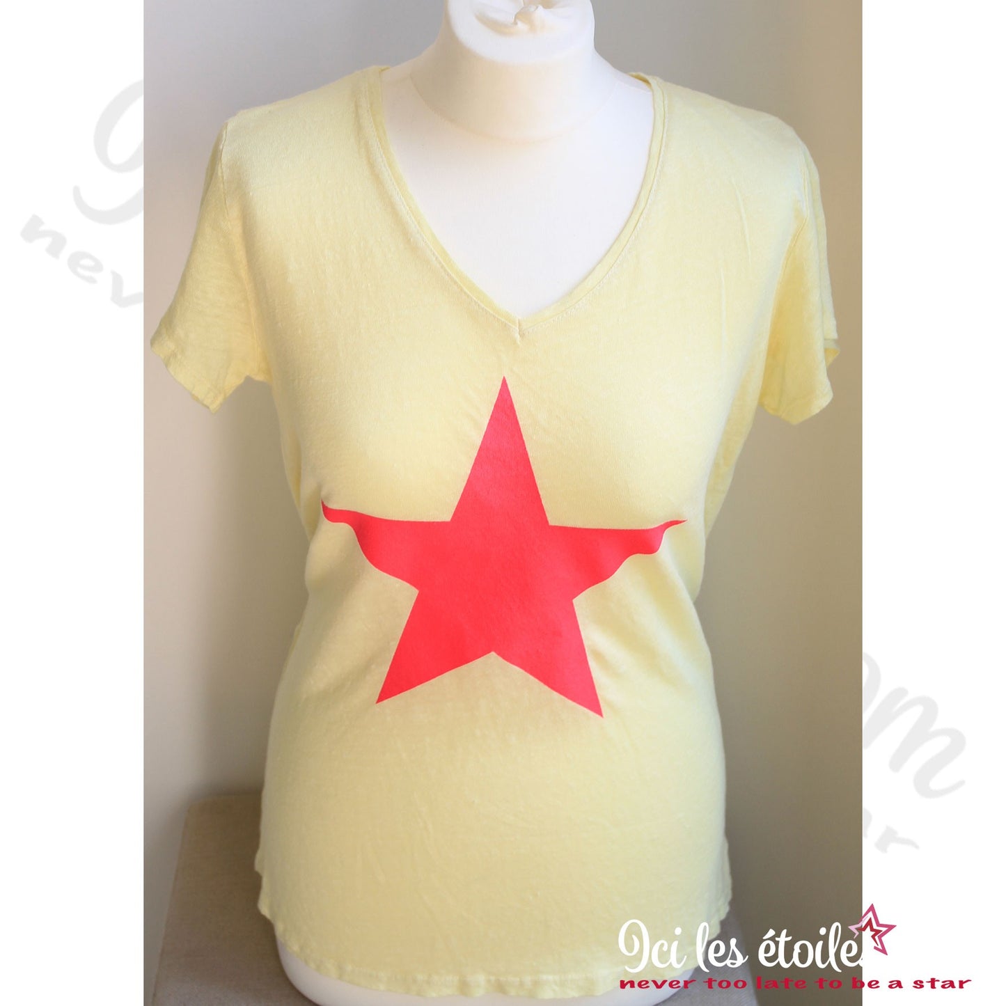 Tee-shirt jaune étoile rose fluo